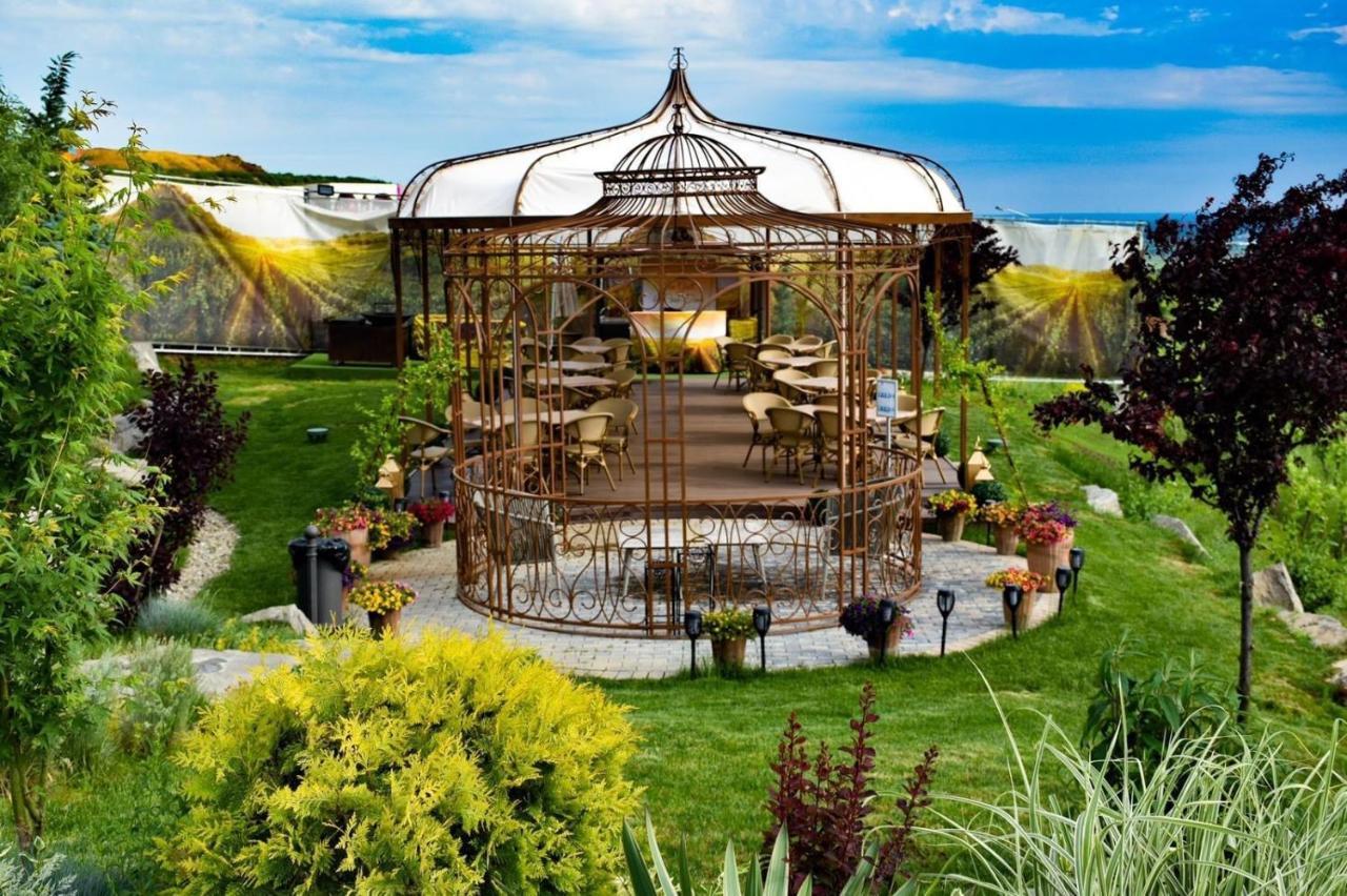 Casa Timis - Wellness & Spa Resort Chitorani Eksteriør bilde The Greenhouse