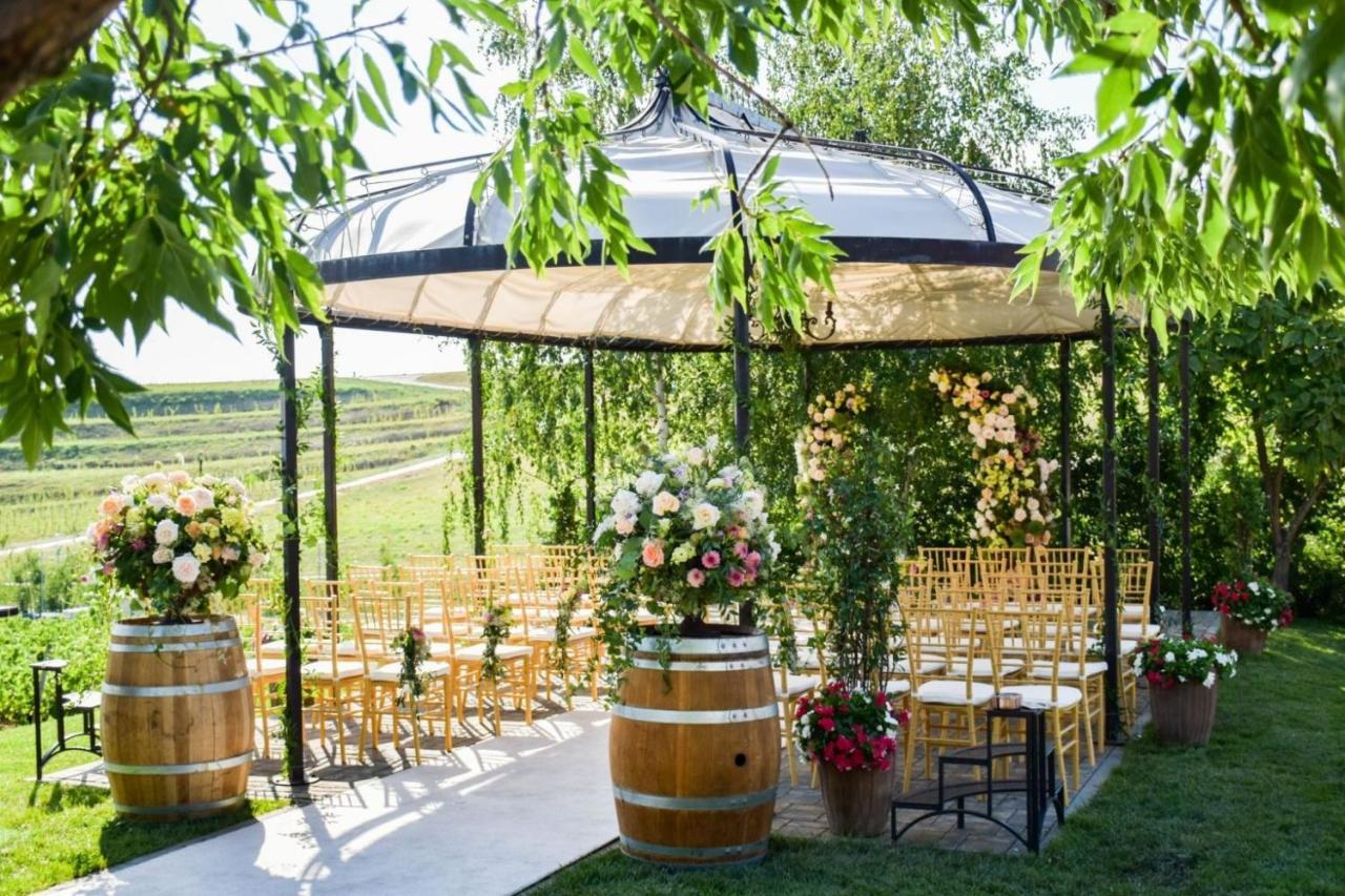 Casa Timis - Wellness & Spa Resort Chitorani Eksteriør bilde Wedding at the winery