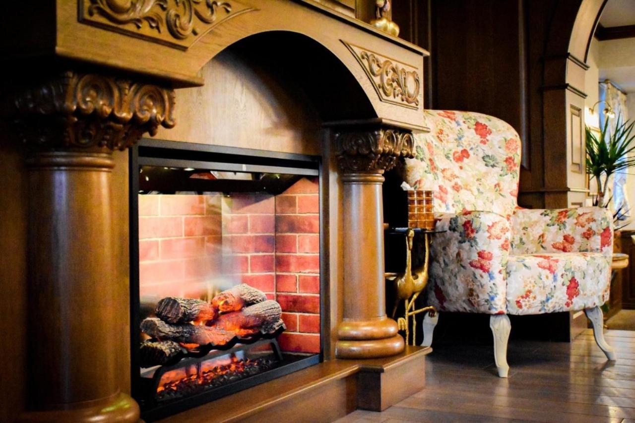 Casa Timis - Wellness & Spa Resort Chitorani Eksteriør bilde A fireplace
