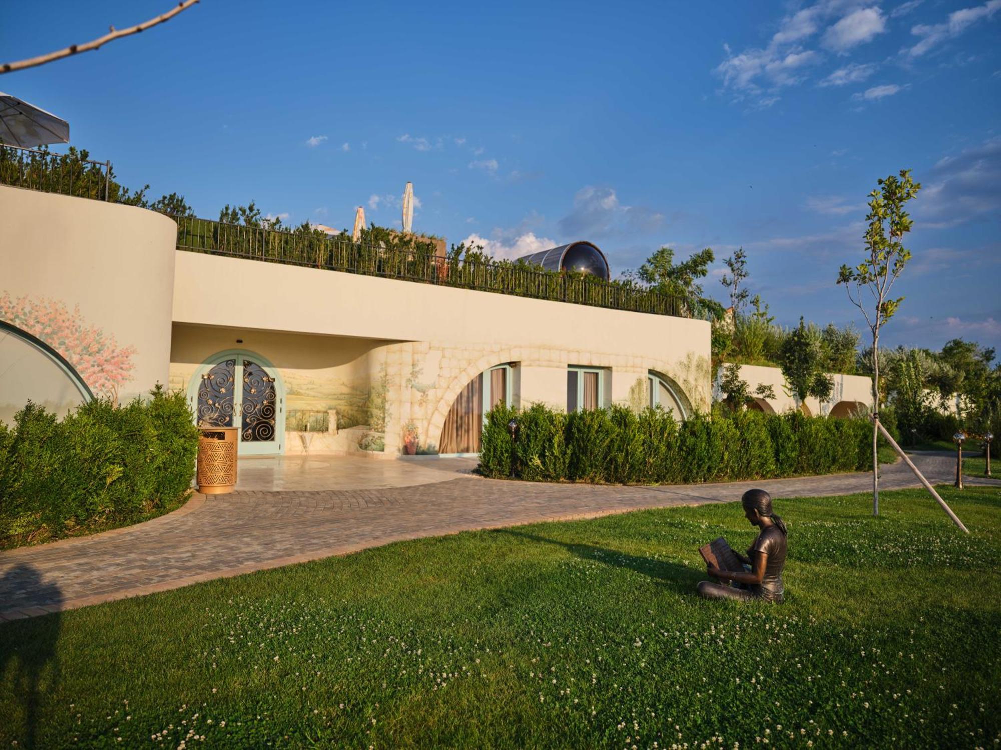 Casa Timis - Wellness & Spa Resort Chitorani Eksteriør bilde The new building of the museum