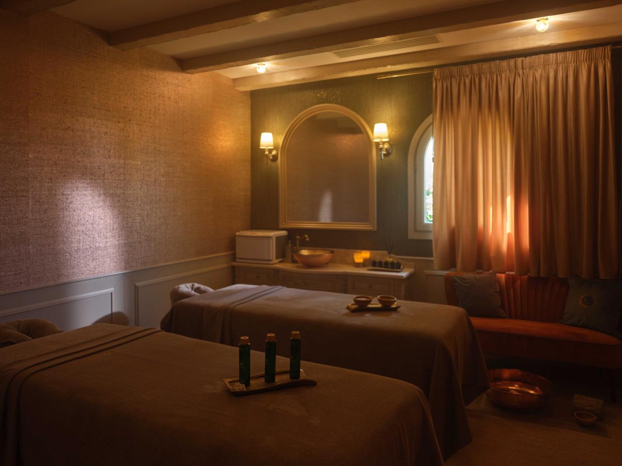 Casa Timis - Wellness & Spa Resort Chitorani Eksteriør bilde A treatment room at the spa